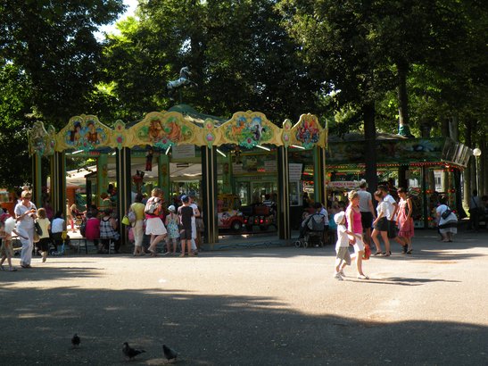 manèges dans le parc de la Pépinière